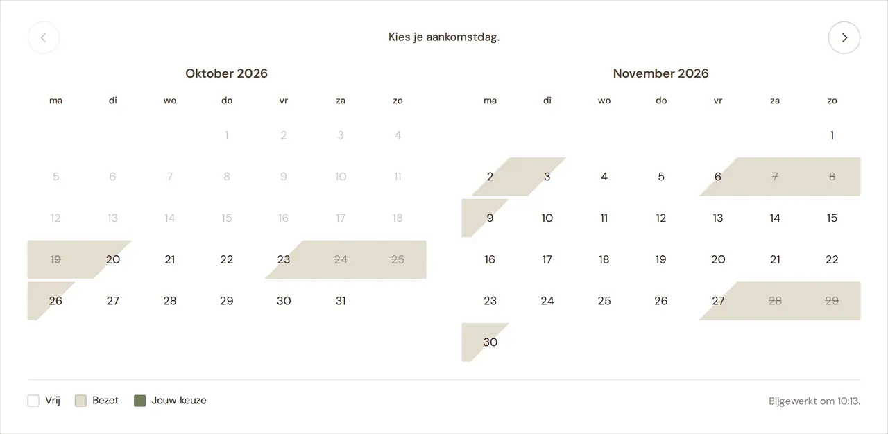 The No.4 Lange Ast availability calendar with free and taken days in October and November 2026