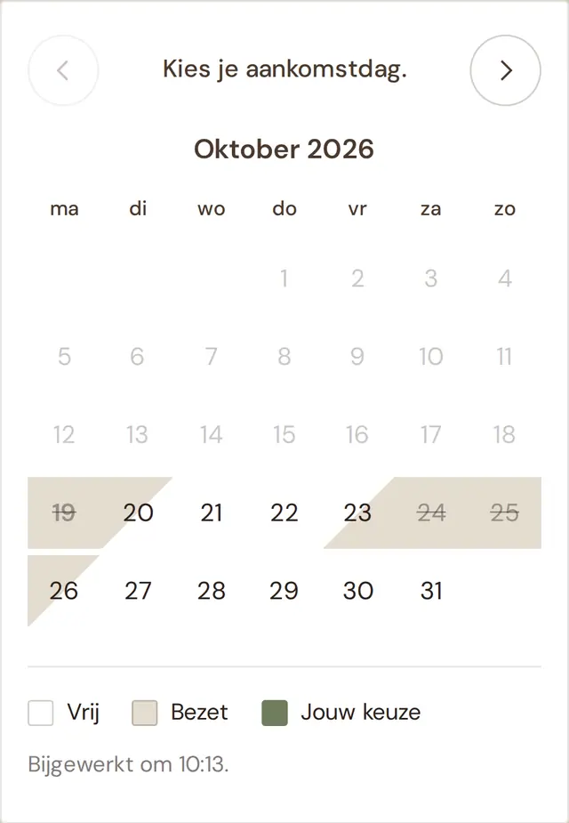 The No.4 Lange Ast availability calendar with free and taken days in October and November 2026