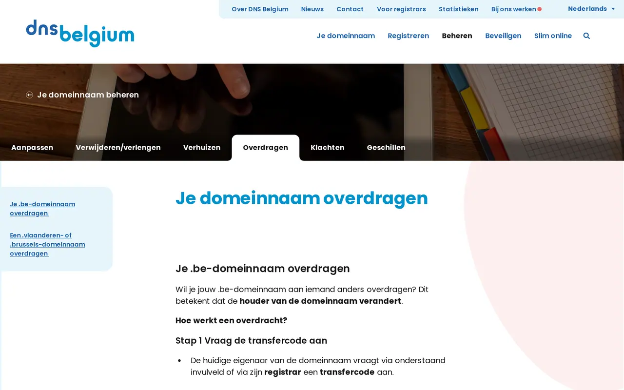 Webdesigner reageert niet meer: de pagina van DNS Belgium over het overdragen van een .be-domeinnaam, met de transfercode als eerste stap
