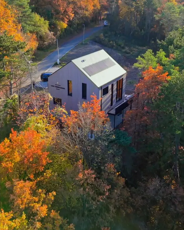 Lanceringsreel voor Les Terrasses de Durbuy: de villa tussen de herfstbomen