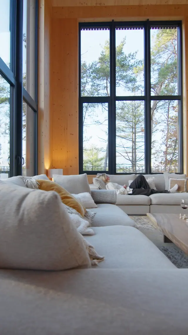 Frame from the ad for Les Terrasses de Durbuy: Durbuy is een parel rijker.