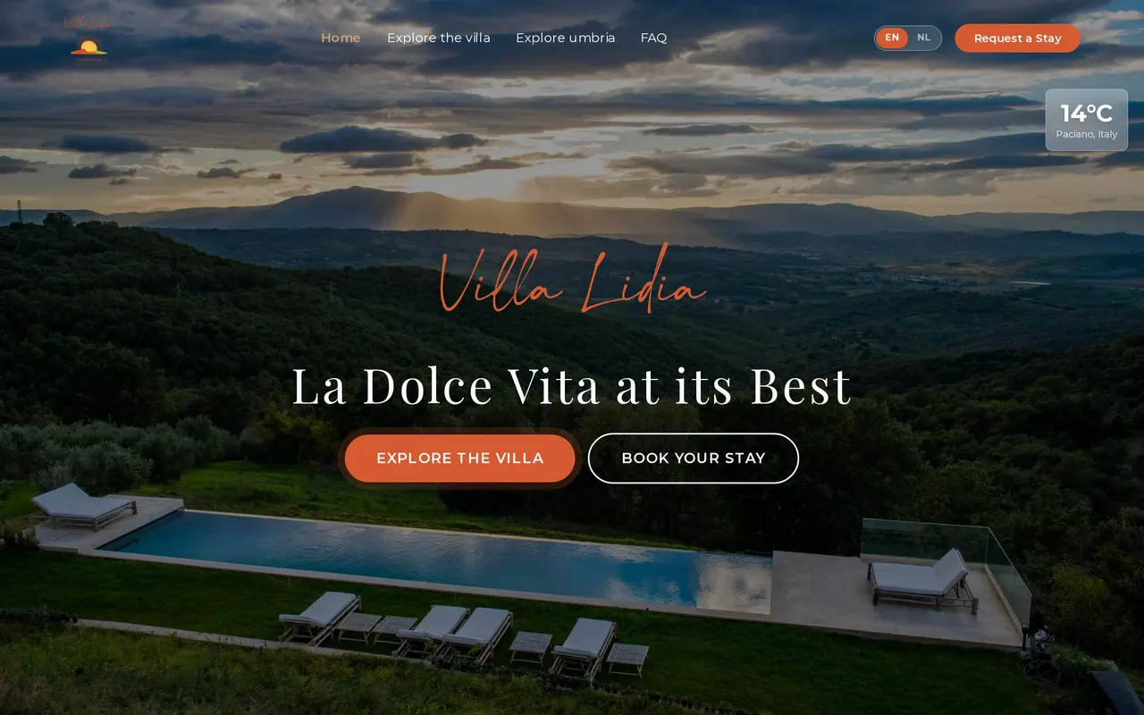 The villalidiaumbria.com homepage on a screen