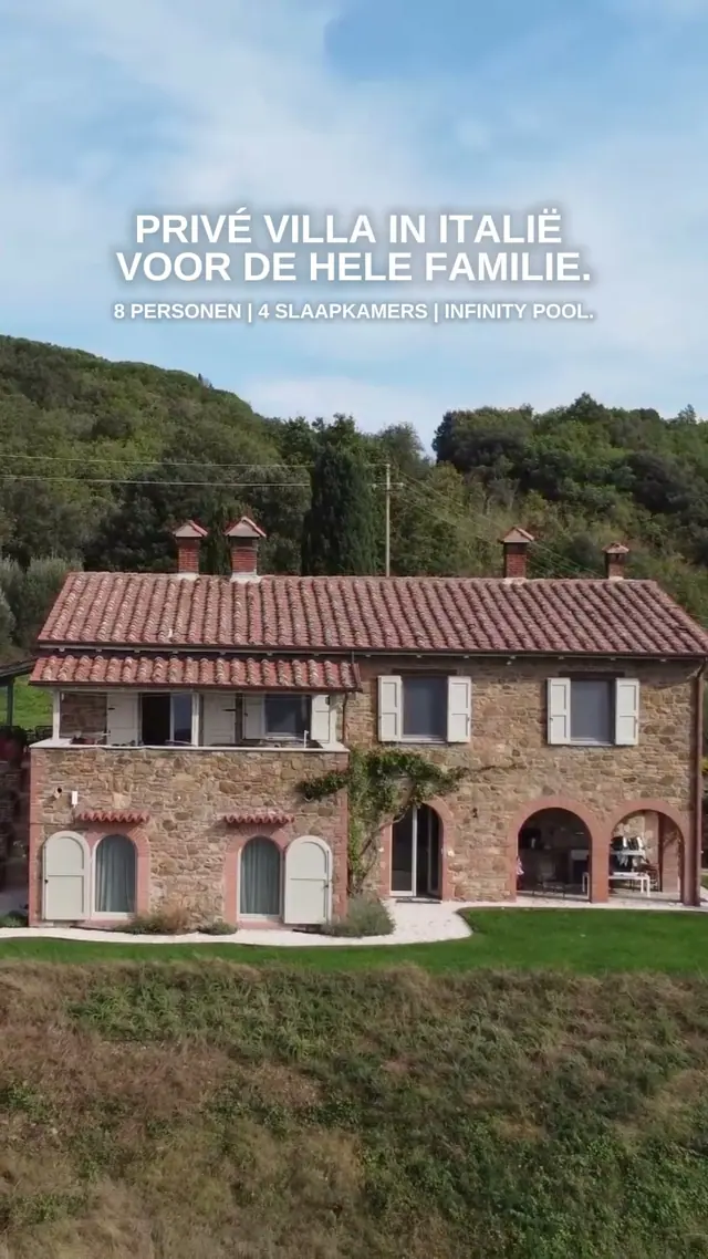 Een beeld uit een video die we voor Villa Lidia maakten, met de villa en de tekst Privé villa in Italië